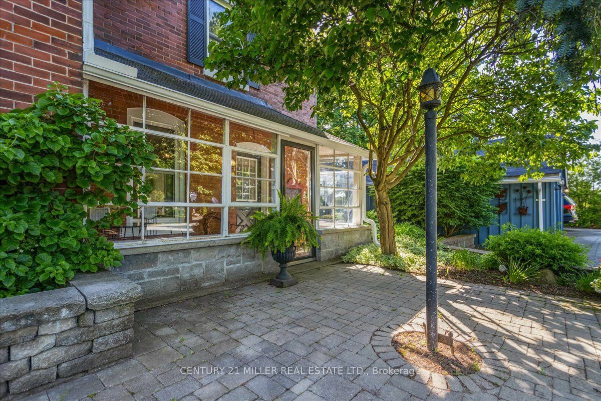 Property Photo:  585 Dundas St E  ON L8B 0G7 