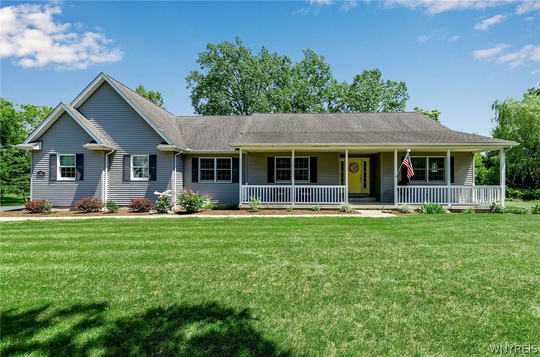 Property Photo:  10 Mary Janes Lane  NY 14052 