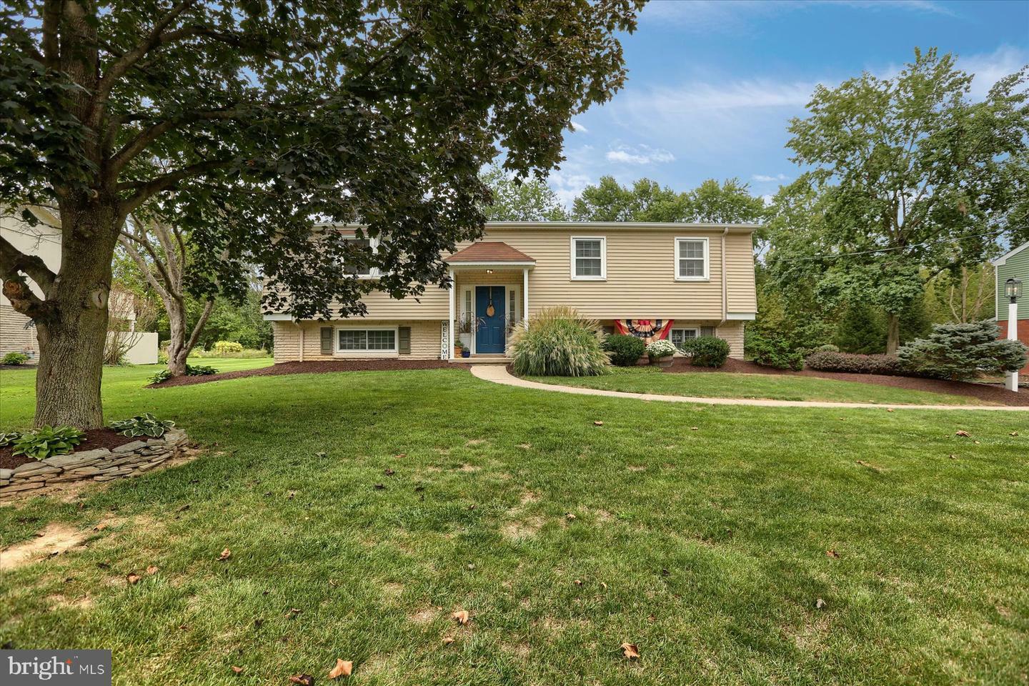 Property Photo:  2552 Saddle Drive  PA 17601 