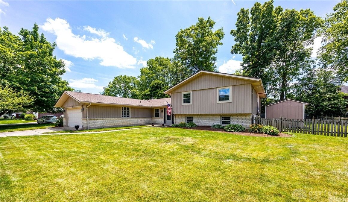 Property Photo: 980 Pheasant Run Drive OH 45458