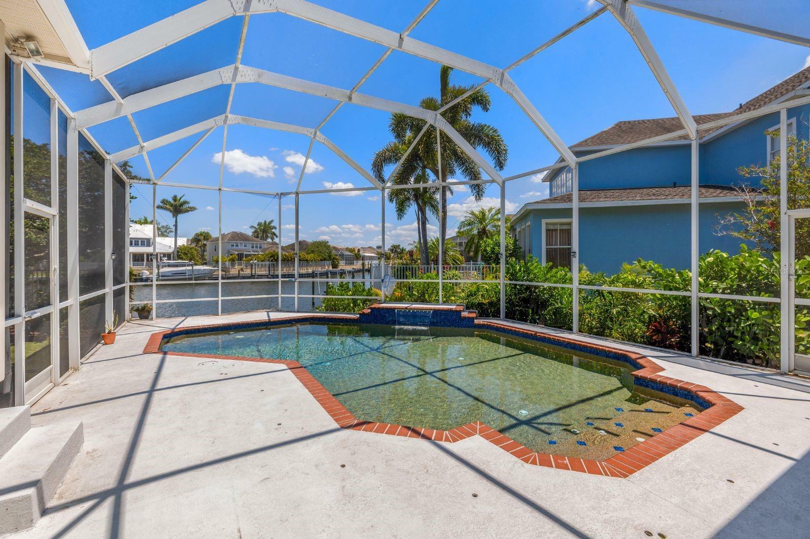 Property Photo:  435 Islebay Drive  FL 33572 