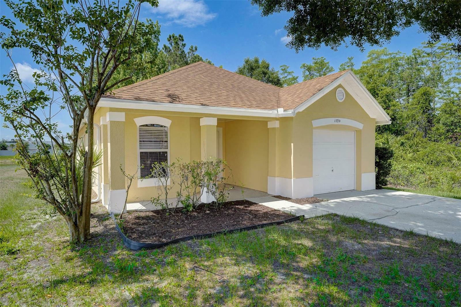 Property Photo:  1700 Circe Lake Court  FL 32826 