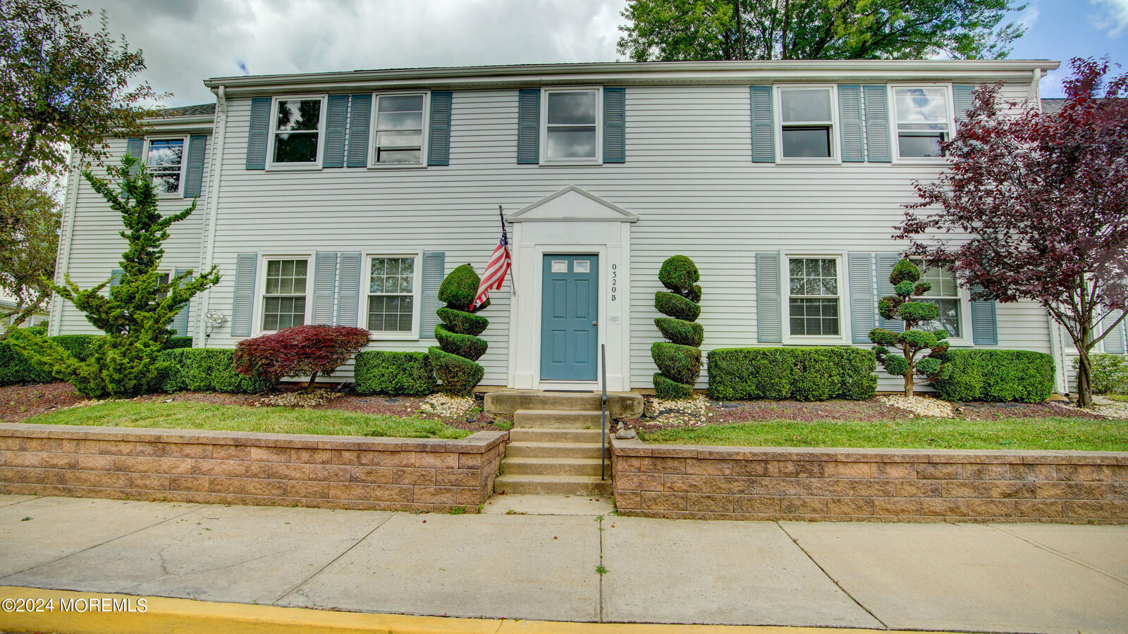 Property Photo:  320 Sharon Way  NJ 08831 