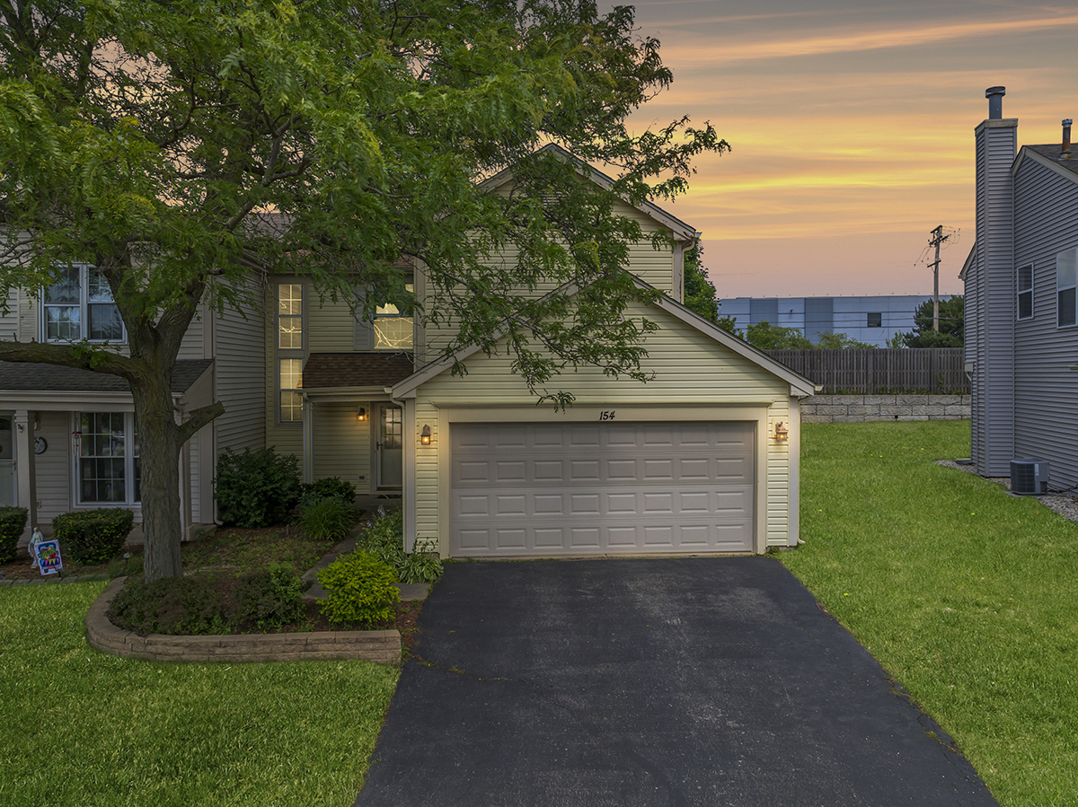 Property Photo: 154 Horizon Circle IL 60188