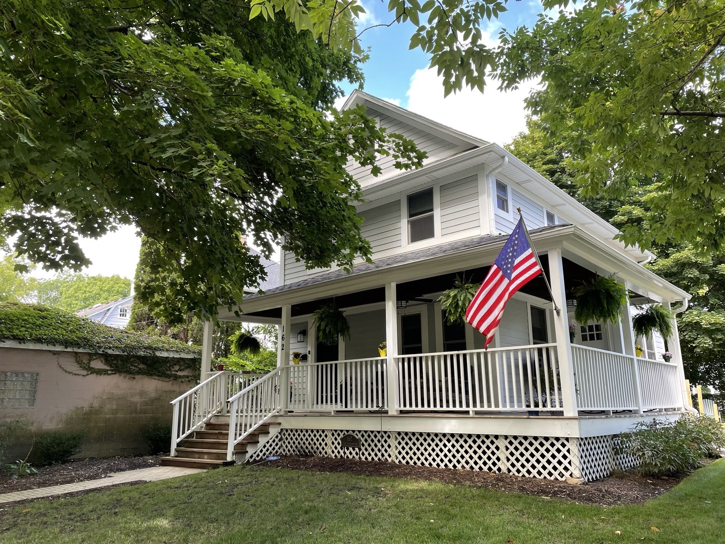 Property Photo:  162 E Woodland Road  IL 60045 