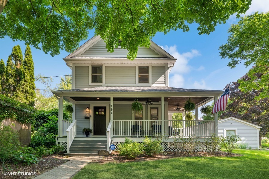 Property Photo: 162 E Woodland Road IL 60045