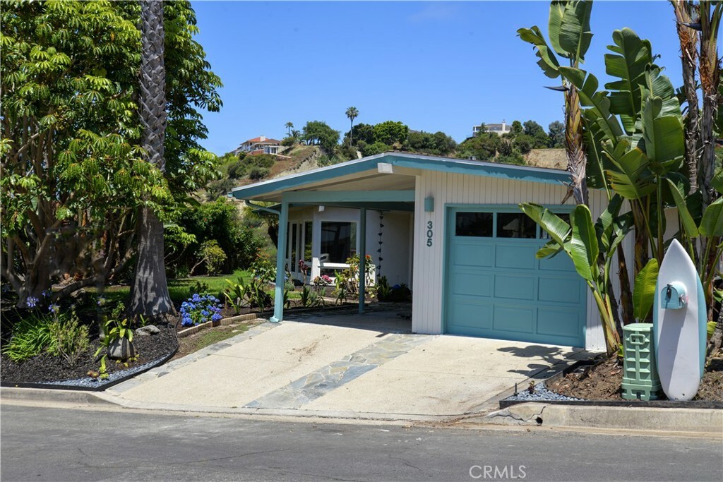 Property Photo:  305 E Avenida San Juan  CA 92672 