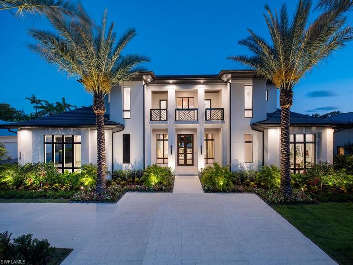 540 4th Ave N  Naples FL 34102 photo