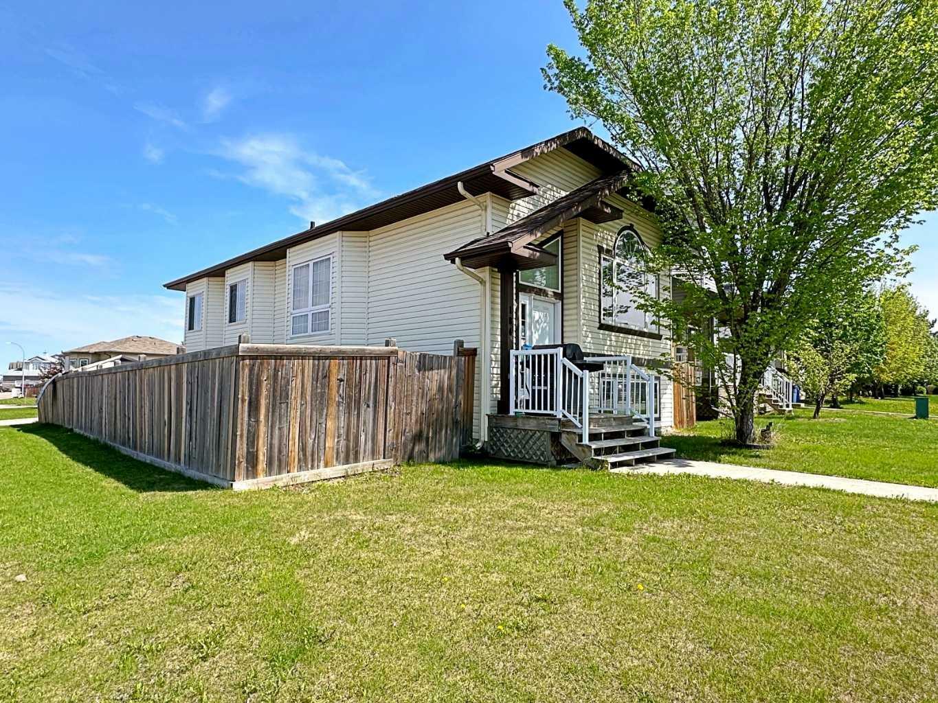 Property Photo:  184 Paris Crescent  AB T9K 0C9 