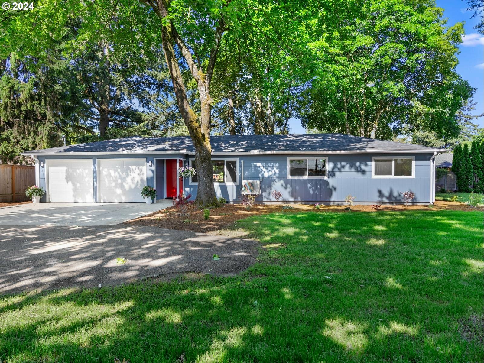 Property Photo:  7105 SE 60th Ave  OR 97206 