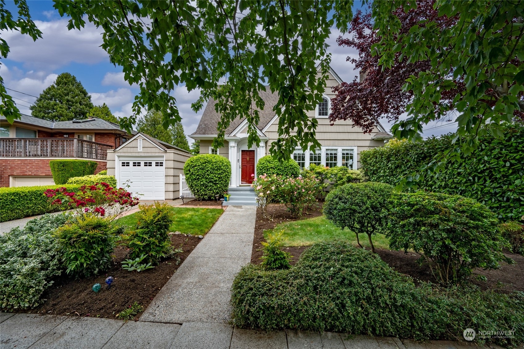 Property Photo:  1512 Thorndyke Avenue W  WA 98199 