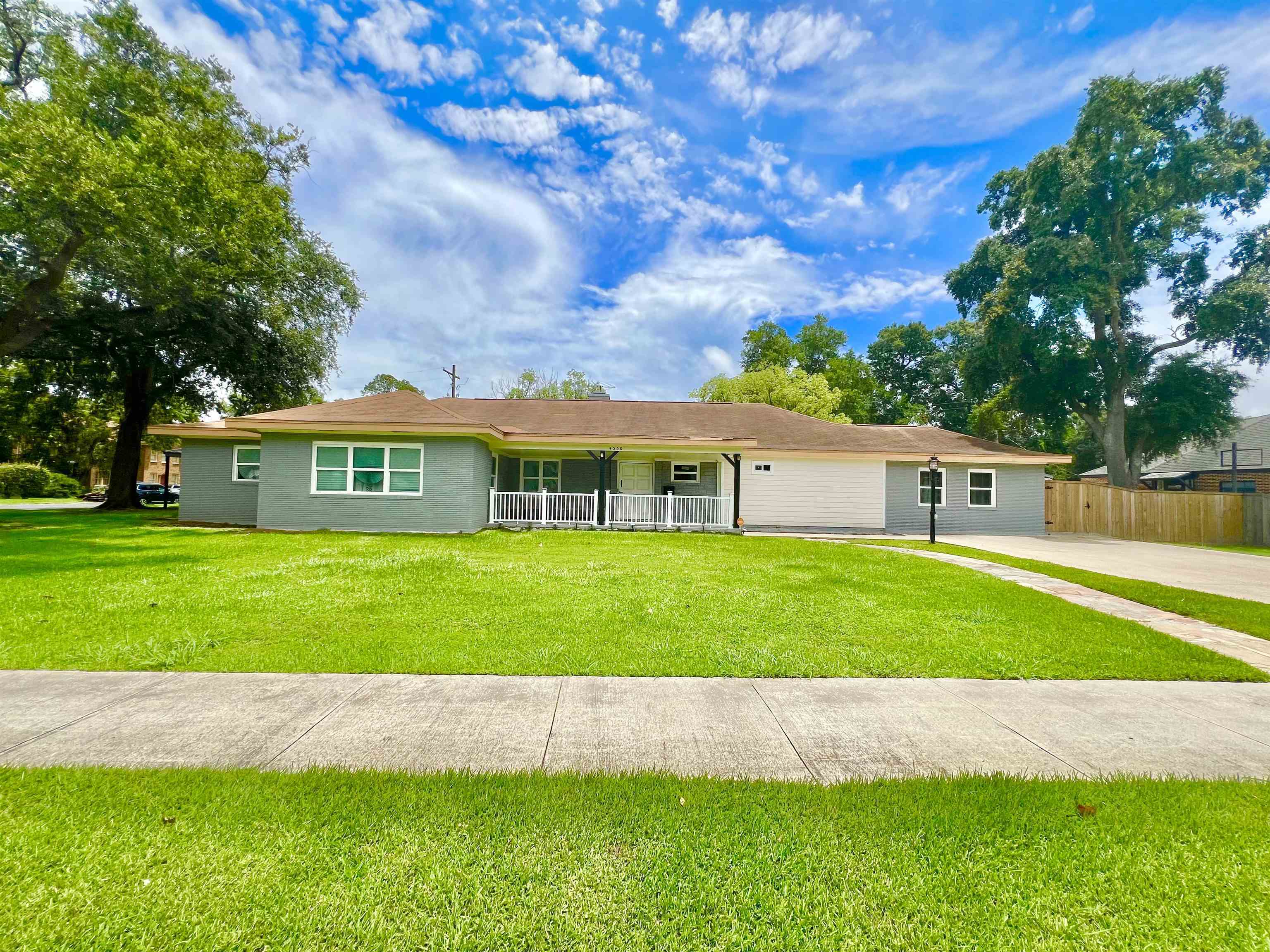 Property Photo:  4550 Sunken Ct  TX 77642 