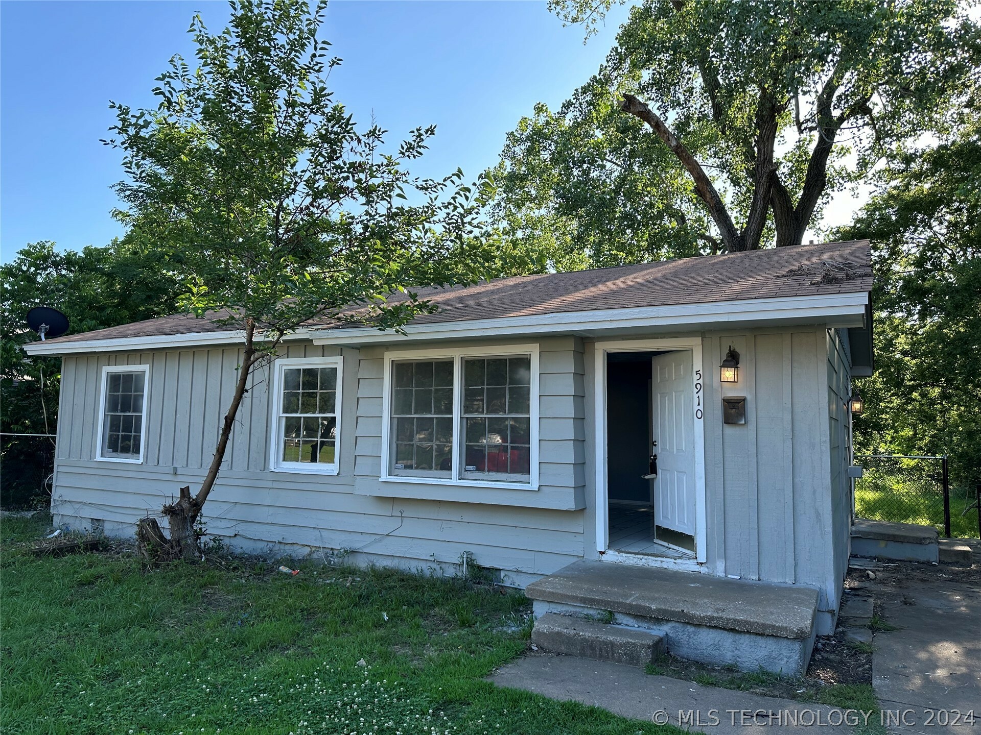 Property Photo:  5910 N Frankfort Place  OK 74126 