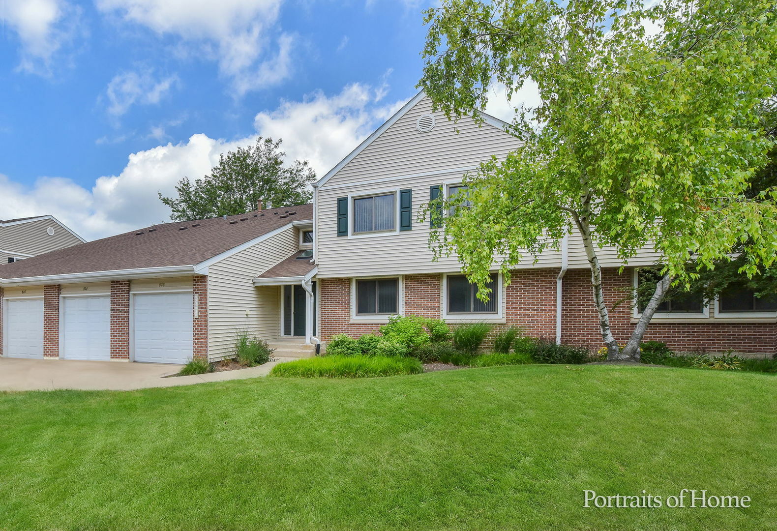 Property Photo:  936 Hidden Lake Drive 936  IL 60089 