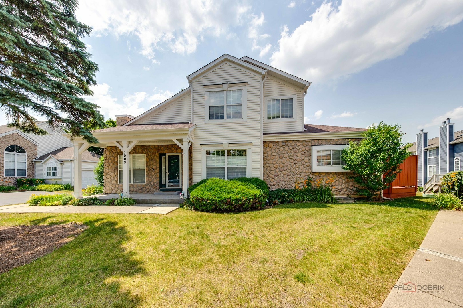 Property Photo: 1008 S Parkside Drive IL 60067