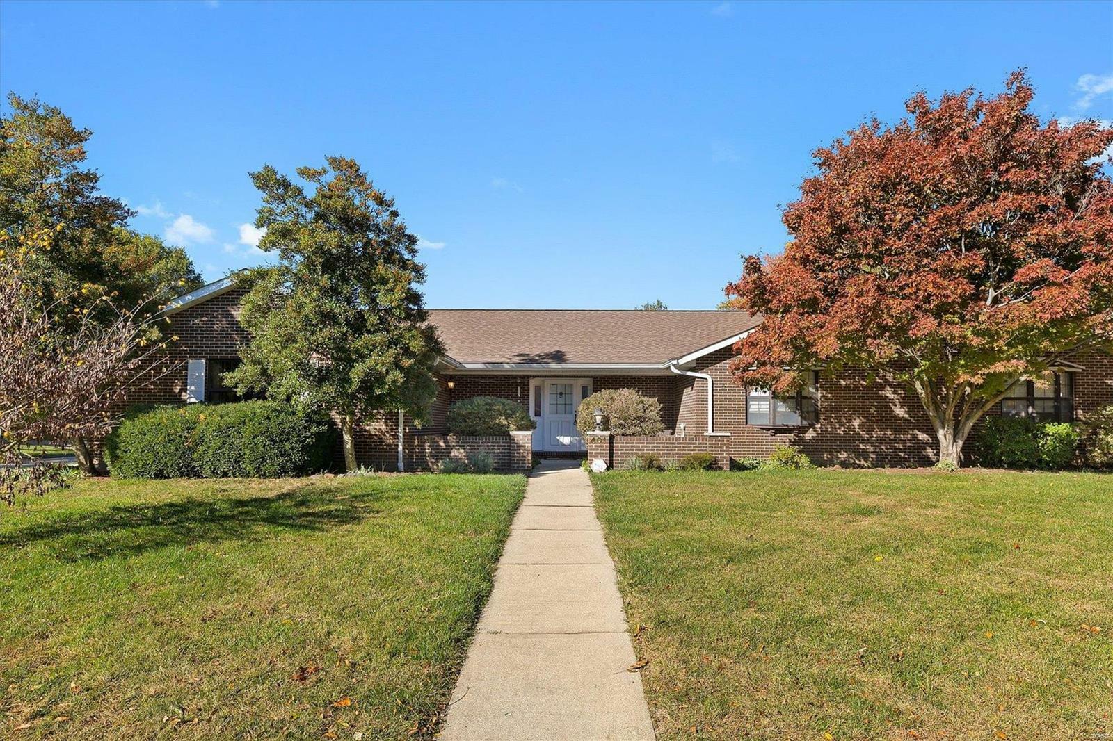 Property Photo:  401 Hunters Glen  IL 62220 