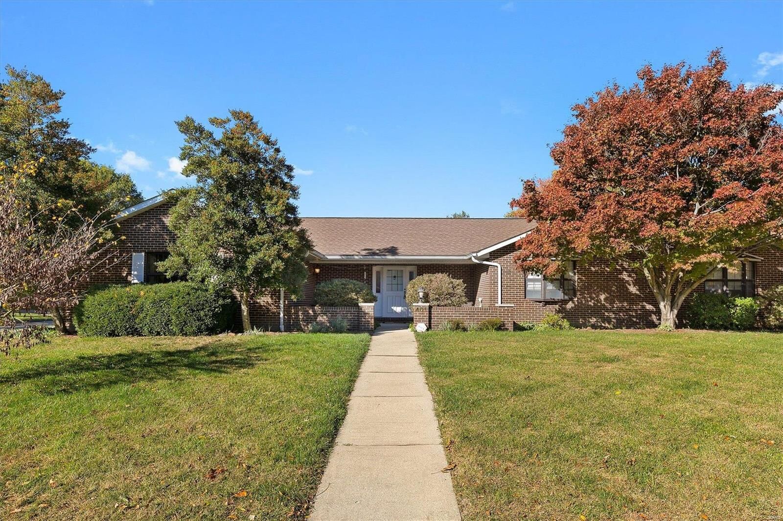 Property Photo: 401 Hunters Glen IL 62220