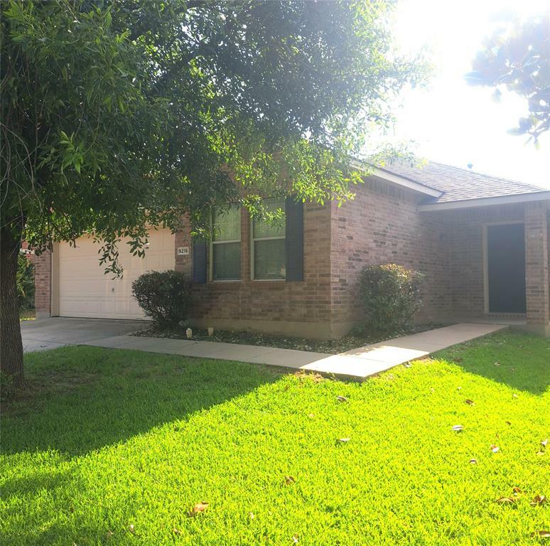 Property Photo:  9216 White Swan Place  TX 76177 