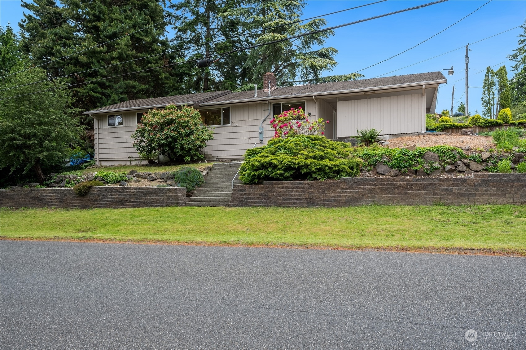 Property Photo:  20304 Wallingford Avenue N  WA 98133 