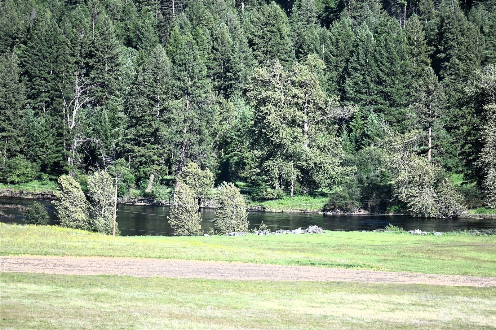 Property Photo:  6 Loretta Ln  WA 99118 