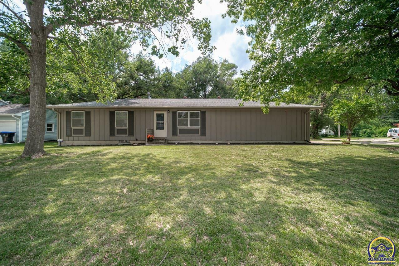 Property Photo:  2221 SW Jewell Ave  KS 66611 