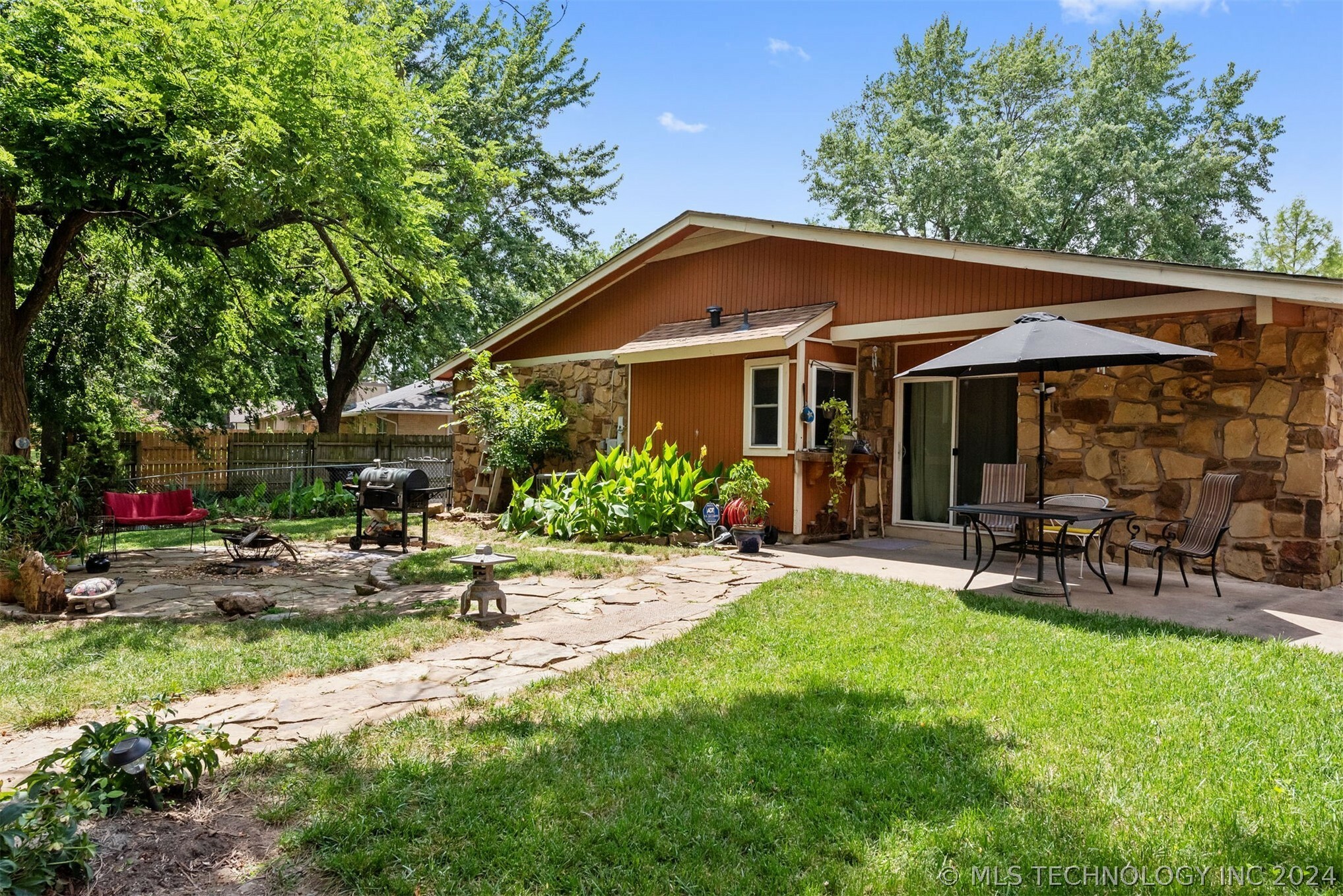 Property Photo:  2505 W Freeport Street  OK 74012 