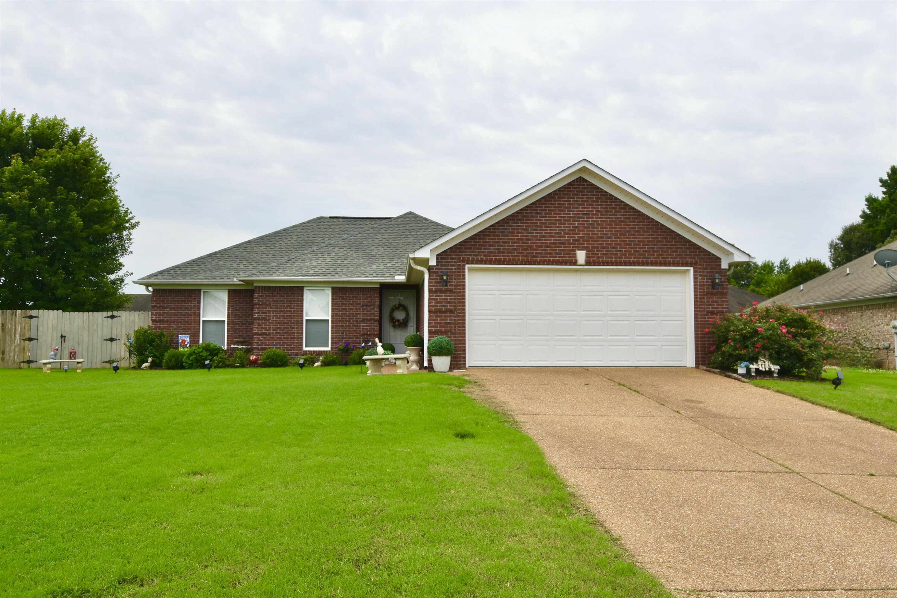 Property Photo:  141 Kensington Cove  TN 38355 