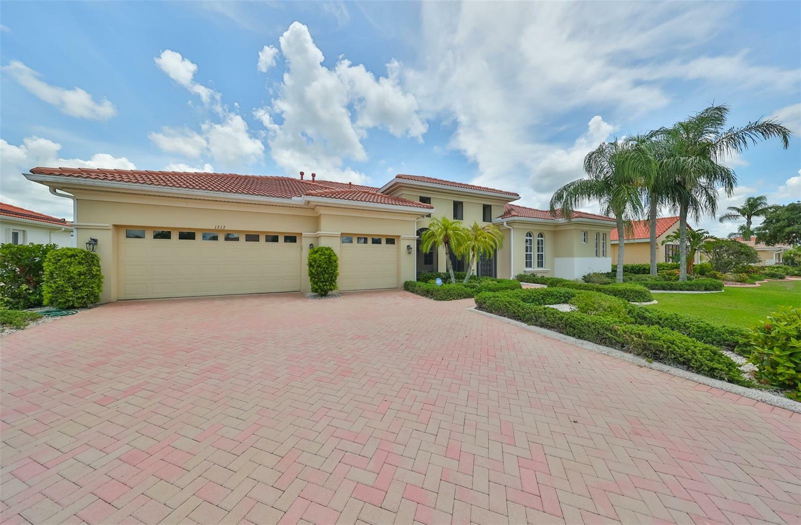 Property Photo:  1212 Knights Gate Court  FL 33573 