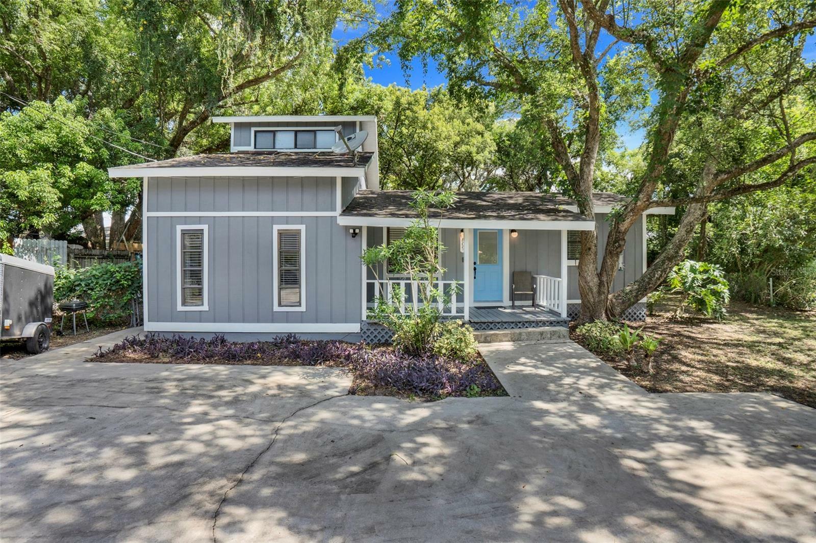 Property Photo:  809 Jeffcoat Street  FL 32703 