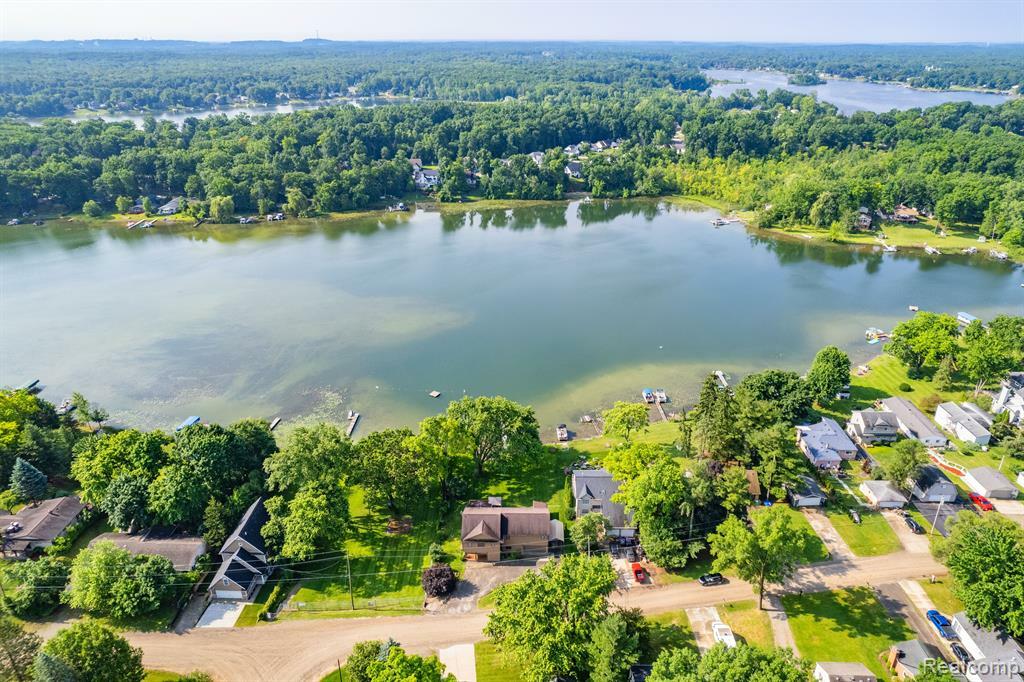 Property Photo: 11420 Norway Drive MI 48353 3433