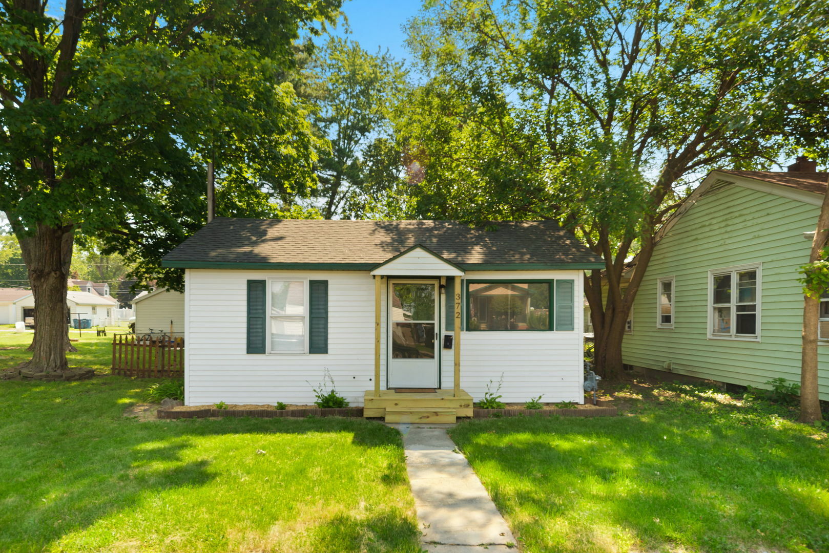 Property Photo:  372 N Forest Avenue  IL 60915 