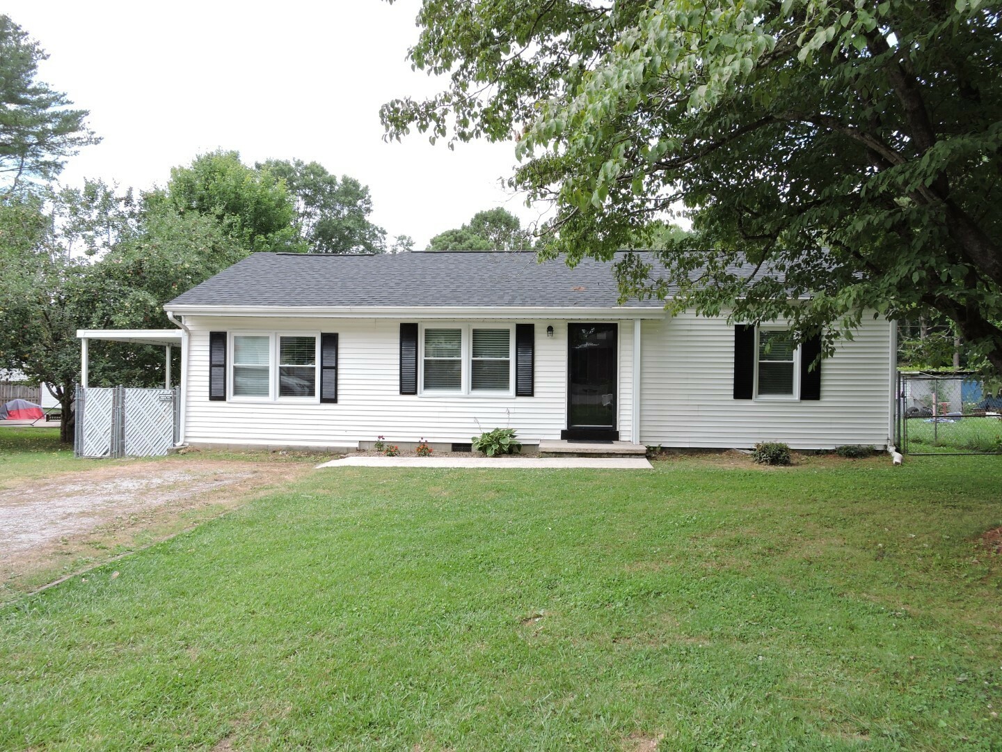 Property Photo:  607 Riverside Dr  TN 37355 