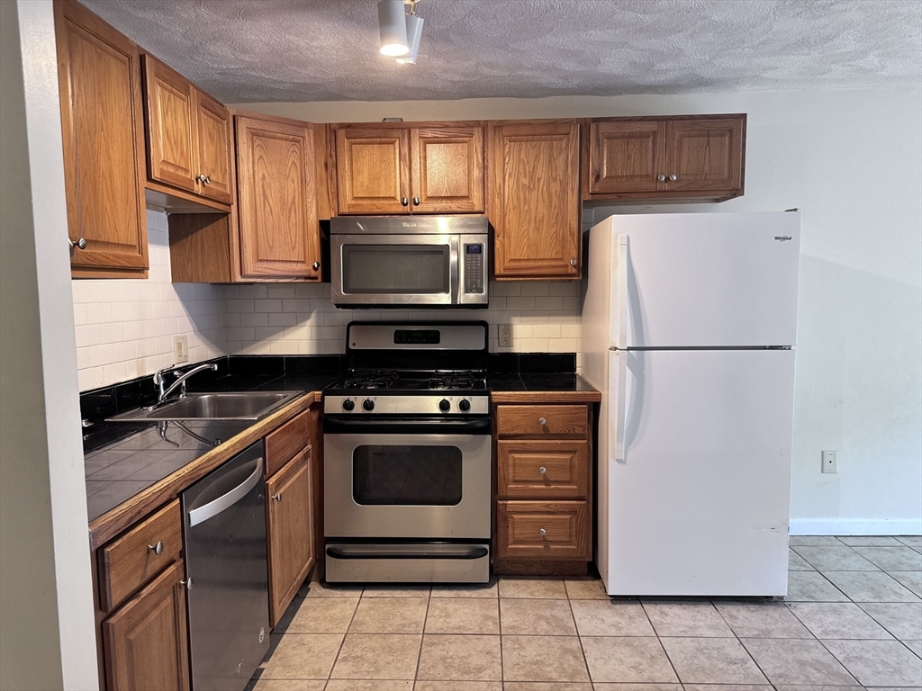 Property Photo:  11 Kenmar Dr 4  MA 01821 