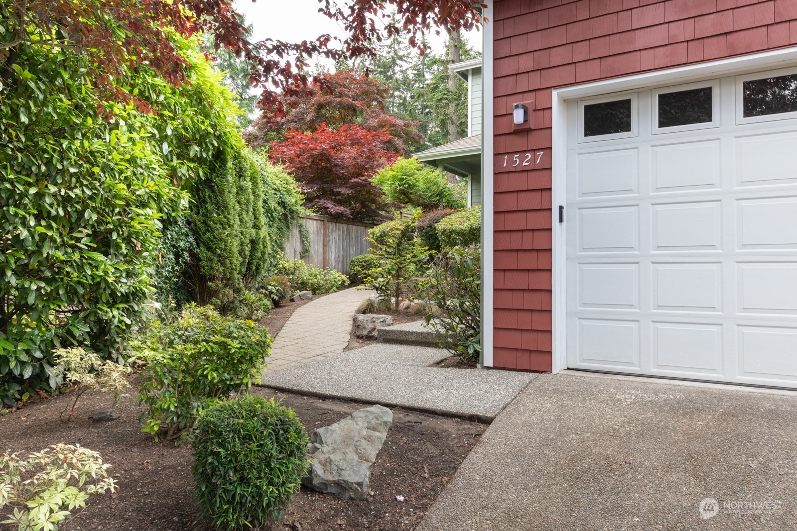 Property Photo:  1527 NE Perkins Way  WA 98155 