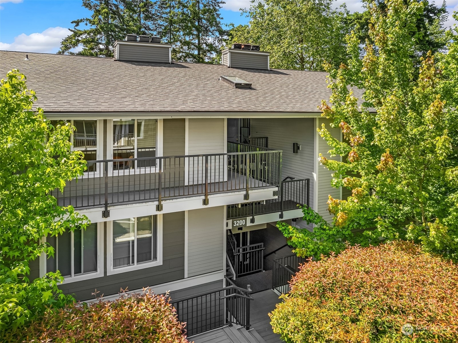 Property Photo: 3200 80th Avenue SE 5 WA 98040