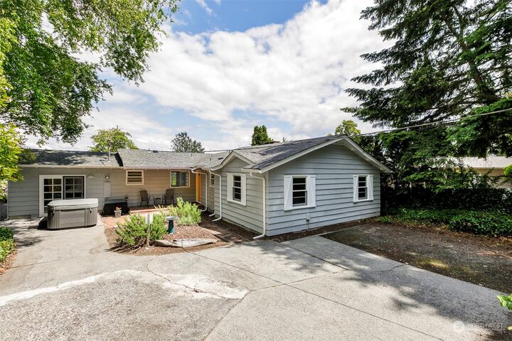 Property Photo:  1355 Country Club Drive  WA 98282 