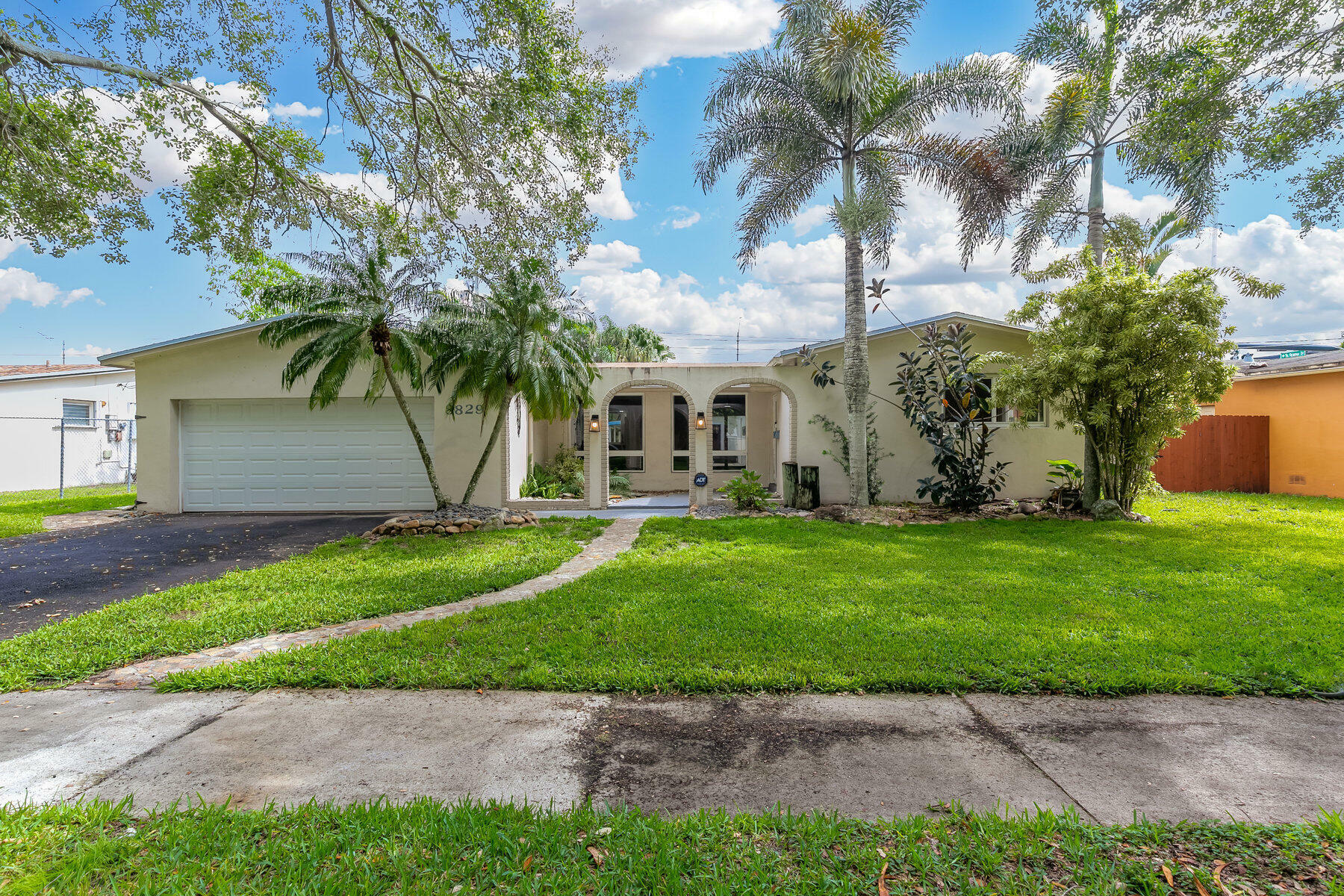 Property Photo:  8829 SW 49 Street  FL 33328 