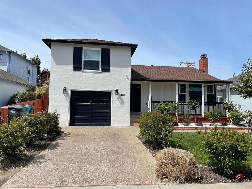 Property Photo:  925 Fleetwood Drive  CA 94402 