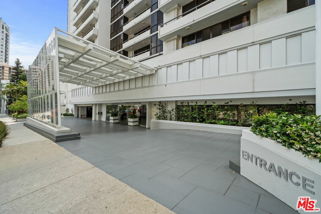 Property Photo:  10660   Wilshire Blvd 904  CA 90024 