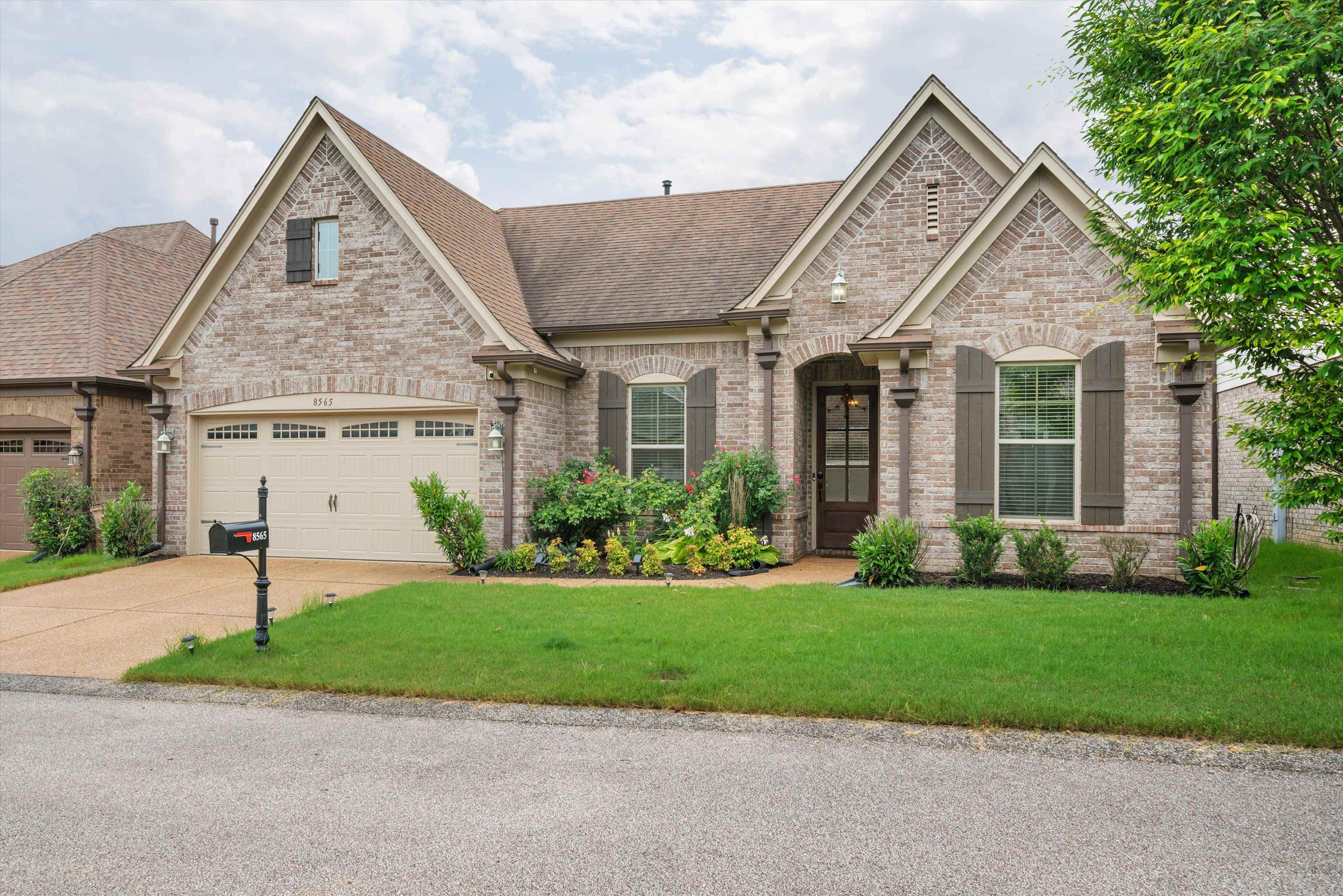 Property Photo:  8565 Woodland Rose Cir S  TN 38016 