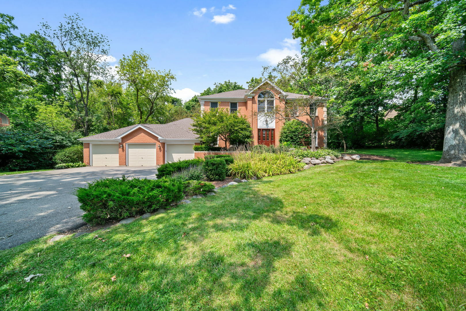 Property Photo: 5451 N Tall Oaks Drive IL 60047