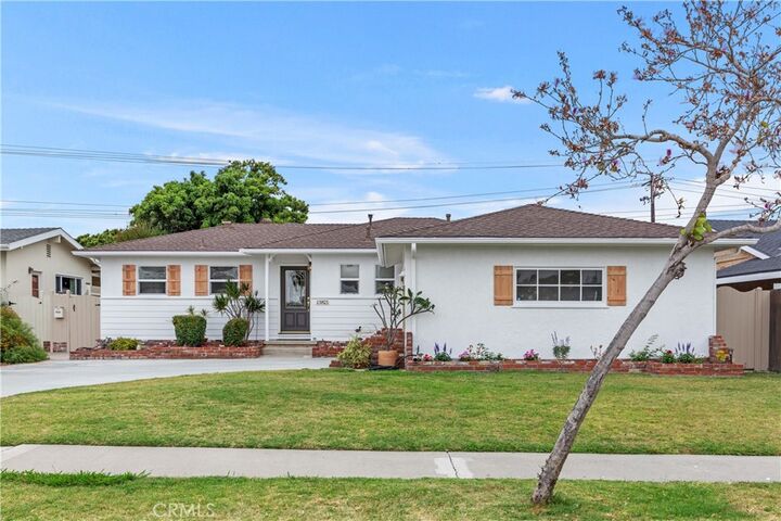 Property Photo:  13821 Milan Street  CA 92683