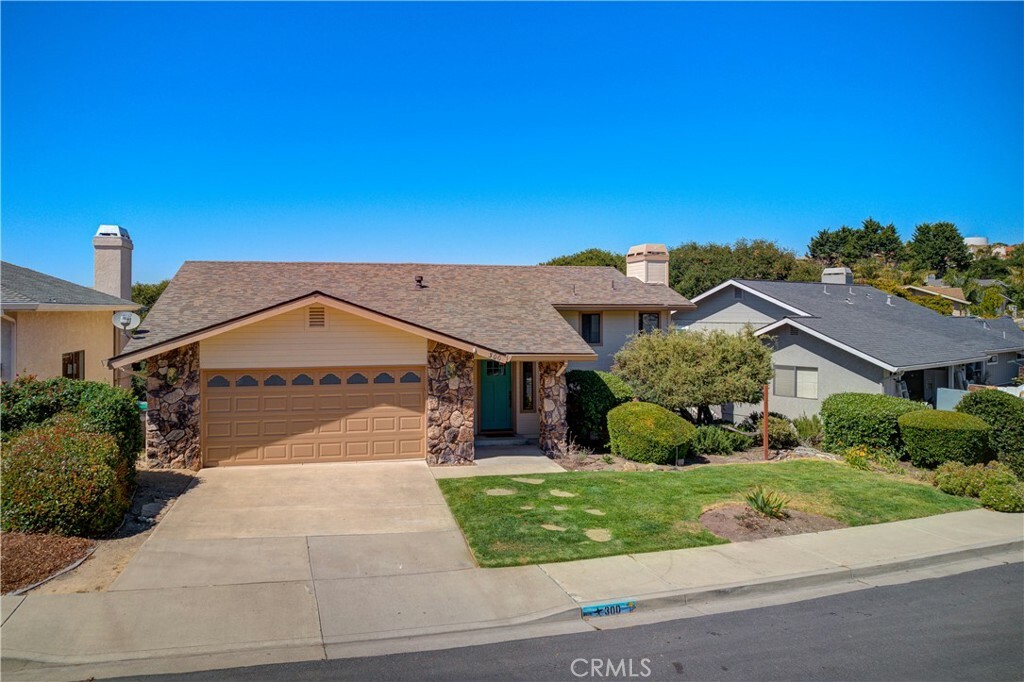 Property Photo:  300 Valley View Drive  CA 93449 