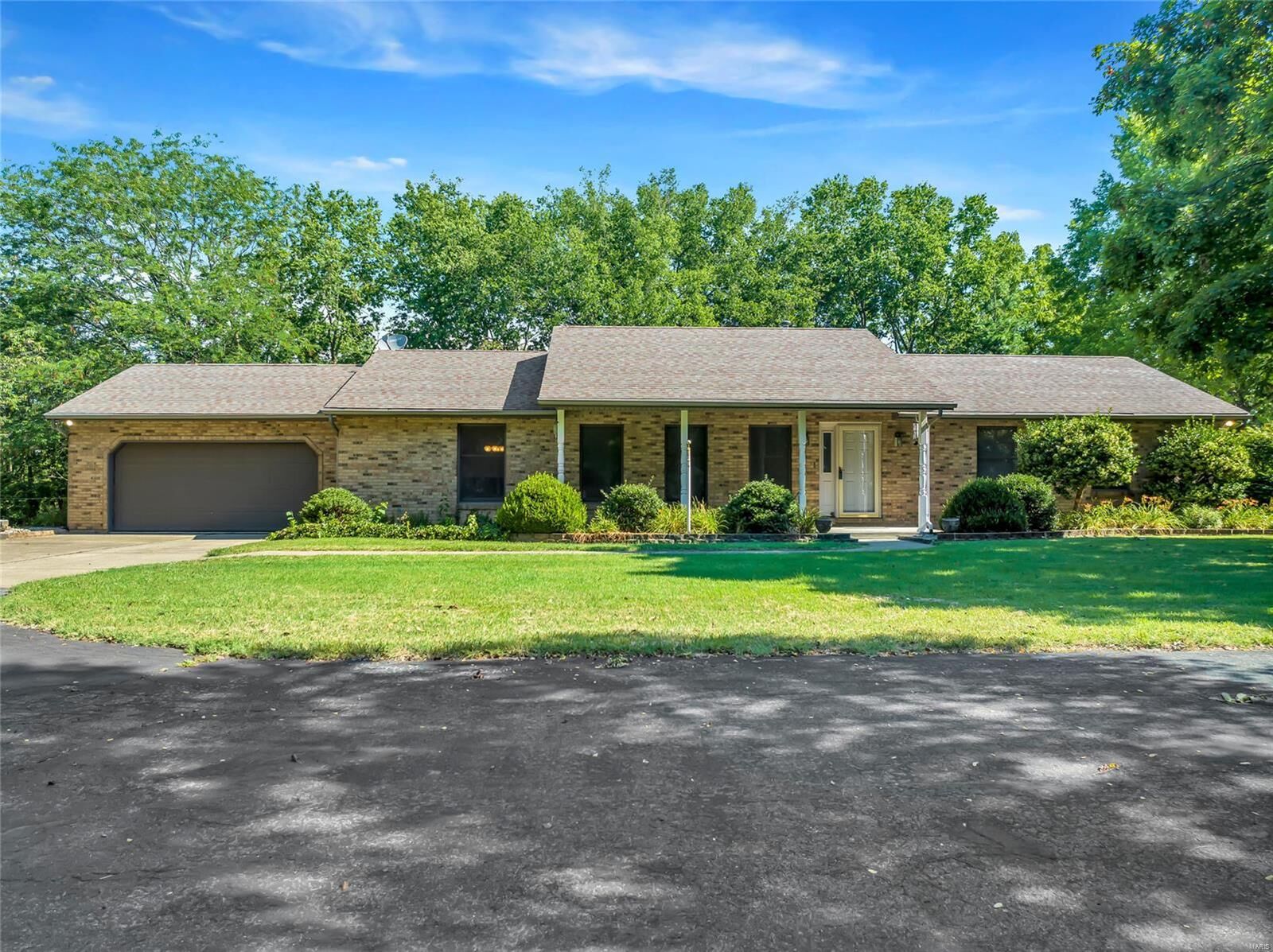 Property Photo: 200 Paul Simon Drive IL 62298