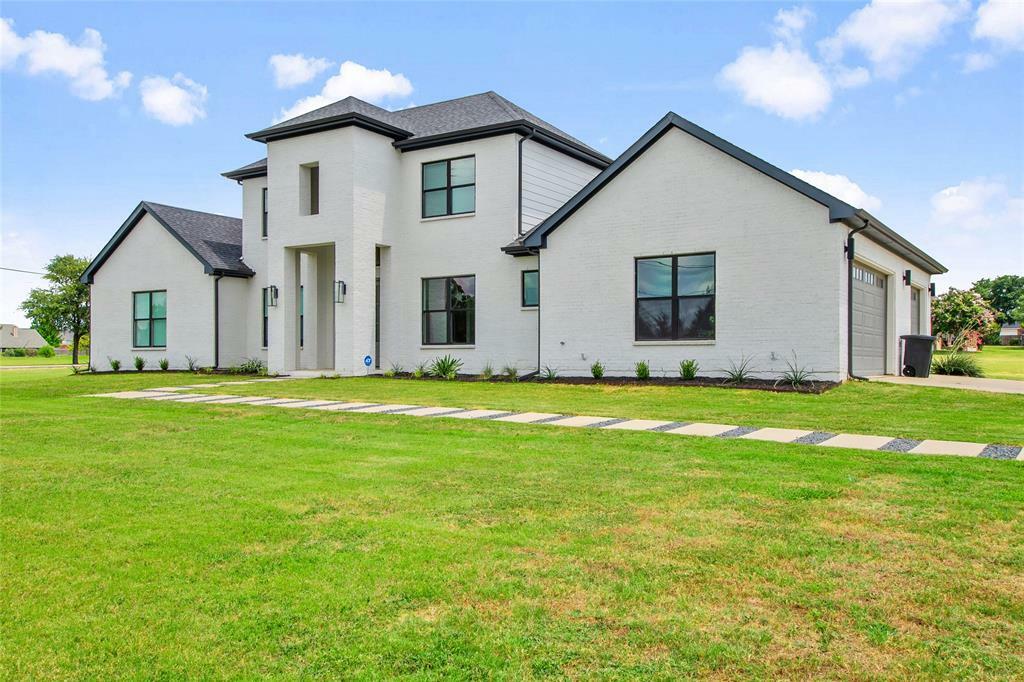 Property Photo:  1256 E Highland Road  TX 75154 