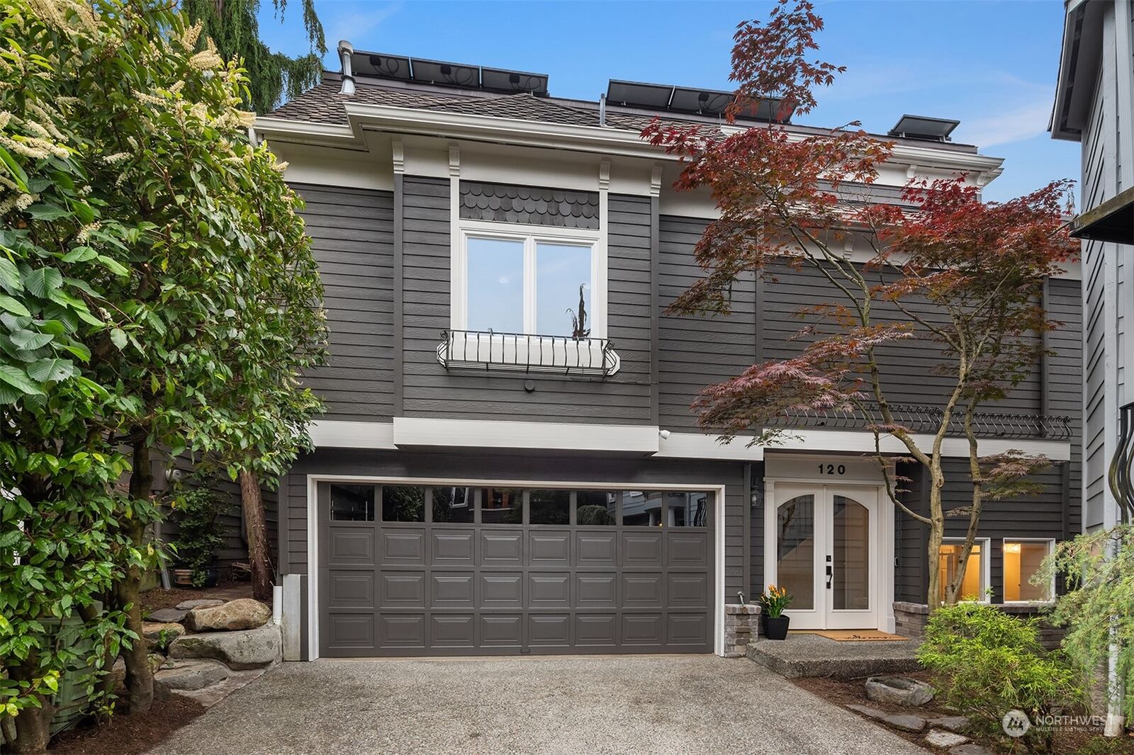 Property Photo:  120 6th Court  WA 98033 