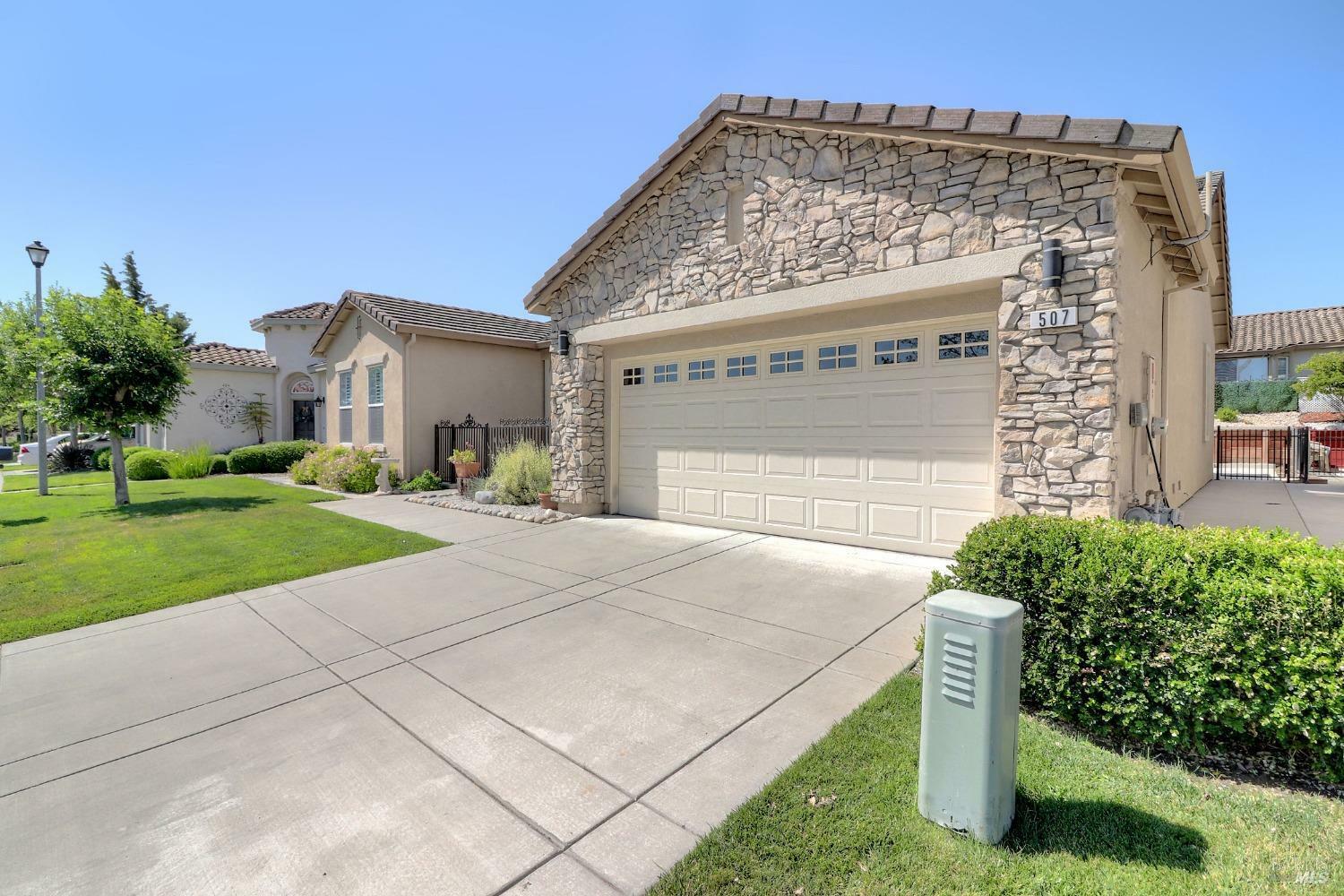 Property Photo:  507 Twin Lakes Lane  CA 94571 