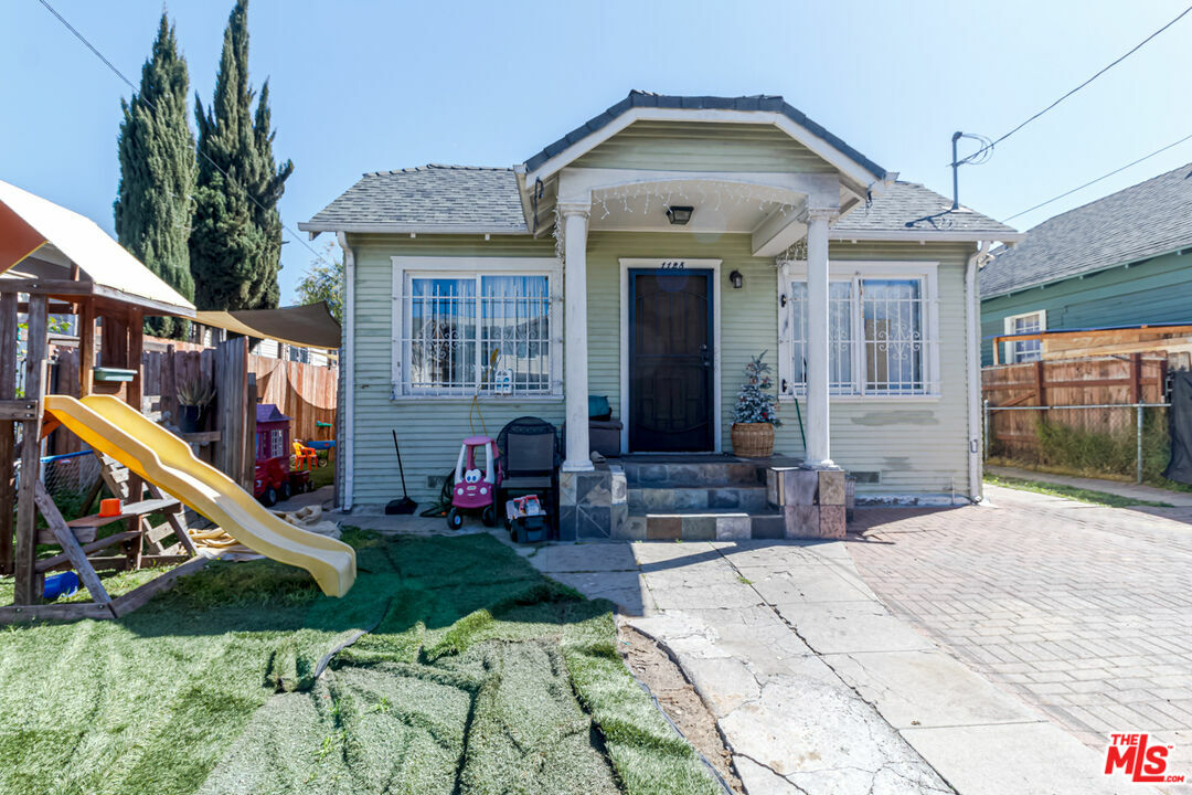 Property Photo:  1126  S Mariposa Ave 1128  CA 90006 