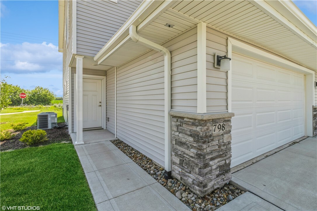 Property Photo:  798 NE Conner Court  IA 50263 