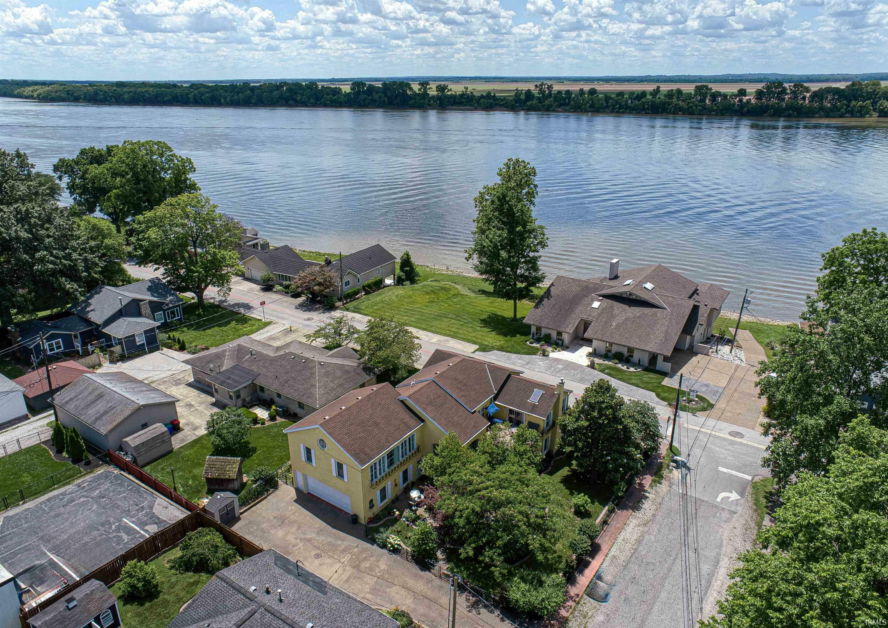 Property Photo: 422 W Water Street IN 47630